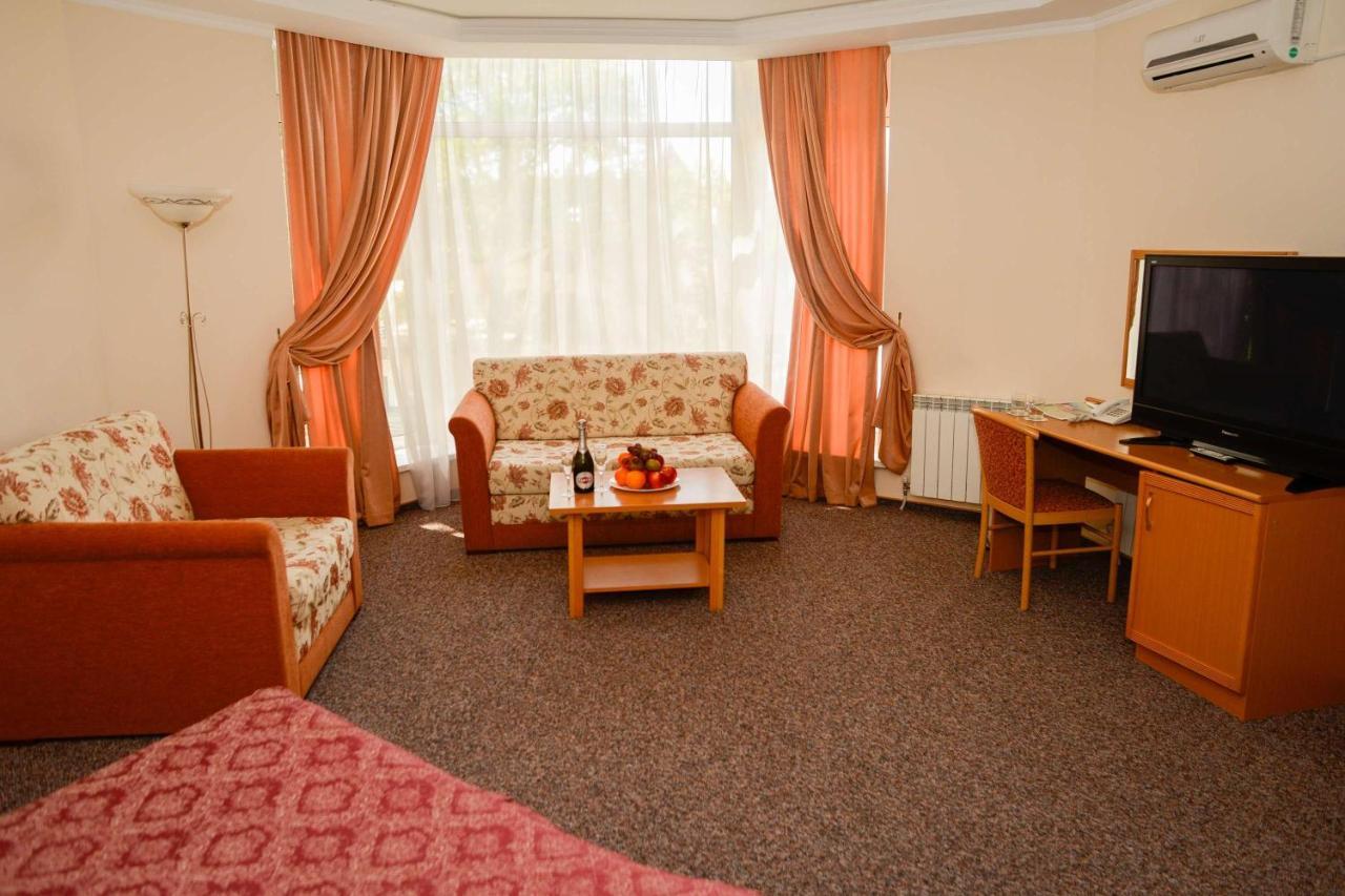 Заміський Комплекс "Пуща Лісна" Hotel Moschun Kültér fotó